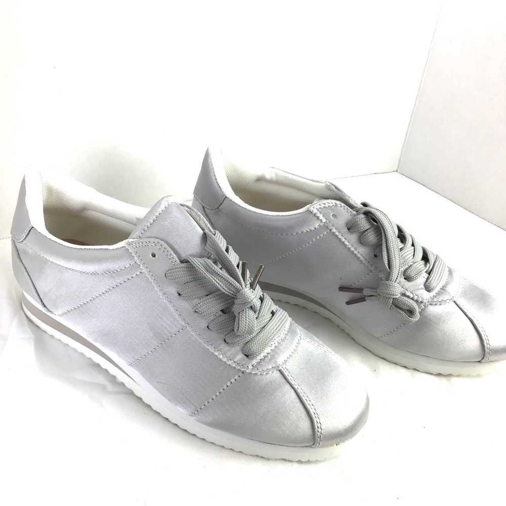 NWT JustFab Zepheryn Sliver Sneakers